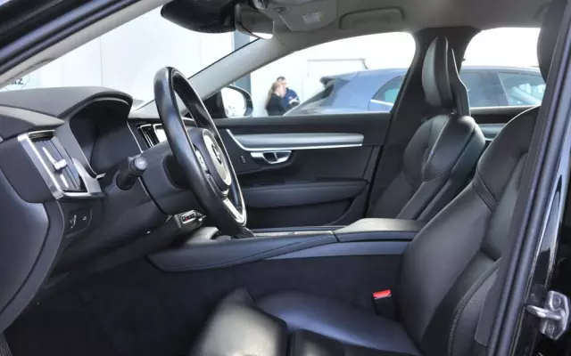 VOLVO S90 D4 Momentum