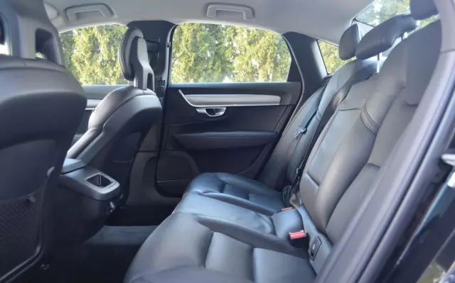 VOLVO S90 D4 Momentum