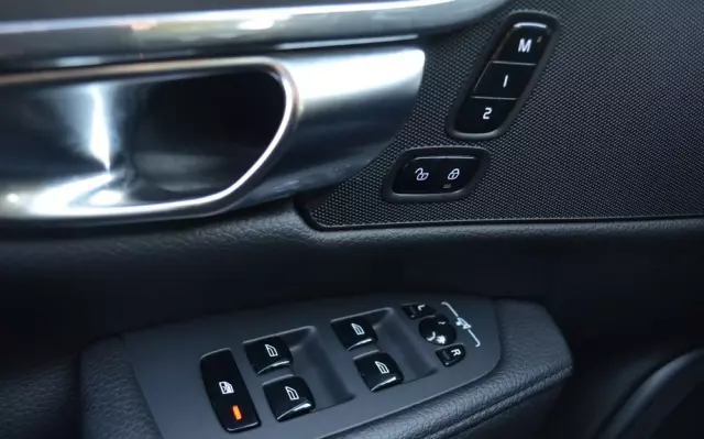 VOLVO S90 D4 Momentum