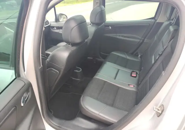 PEUGEOT 207 1.6 VTi Outdoor