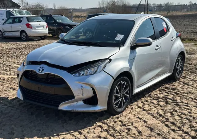 TOYOTA Yaris Hybrid 1.5 VVT-i Elegant
