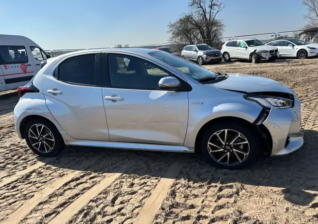 TOYOTA Yaris Hybrid 1.5 VVT-i Elegant