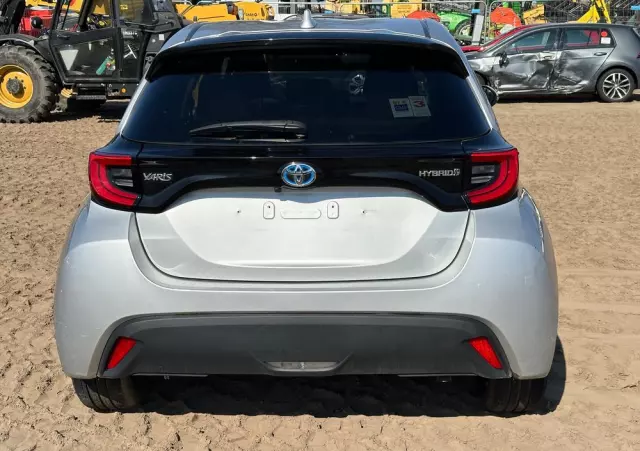 TOYOTA Yaris Hybrid 1.5 VVT-i Elegant