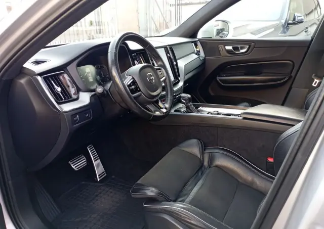VOLVO XC 60 D5 AWD R-Design