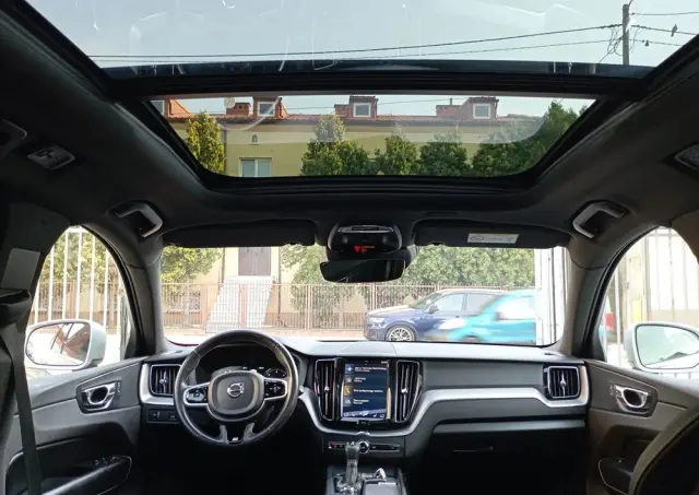 VOLVO XC 60 D5 AWD R-Design