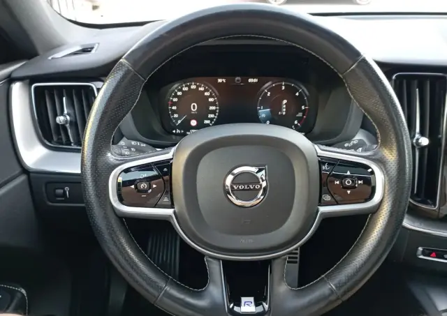 VOLVO XC 60 D5 AWD R-Design