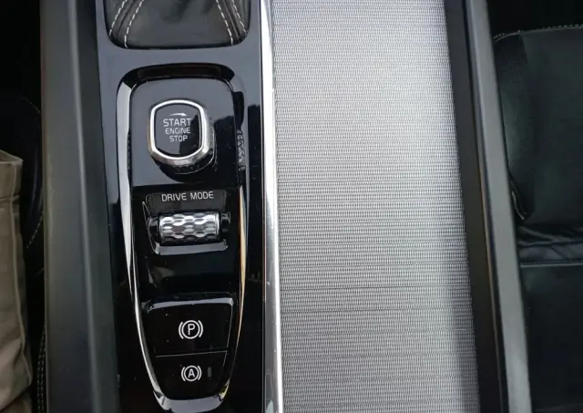 VOLVO XC 60 D5 AWD R-Design
