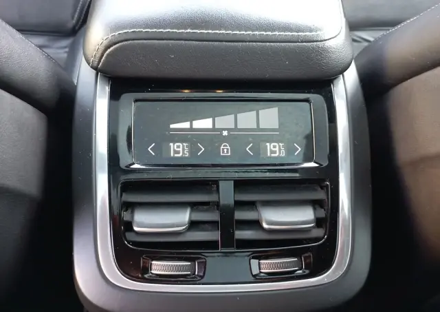 VOLVO XC 60 D5 AWD R-Design