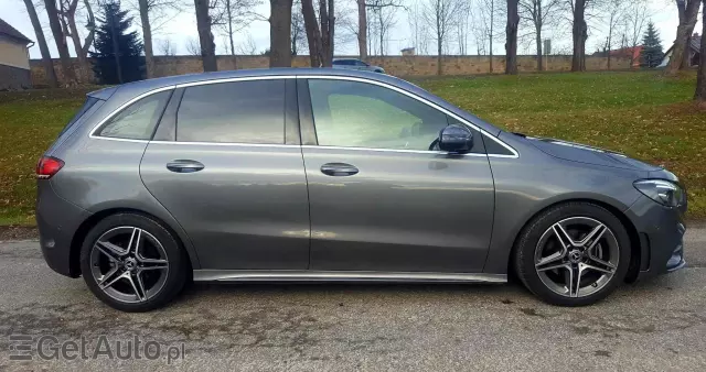 MERCEDES-BENZ Klasa B 180 d 7G-DCT AMG Line