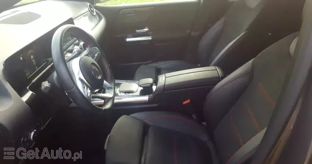 MERCEDES-BENZ Klasa B 180 d 7G-DCT AMG Line