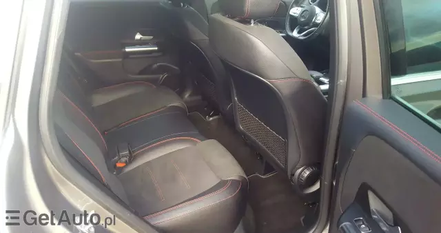 MERCEDES-BENZ Klasa B 180 d 7G-DCT AMG Line