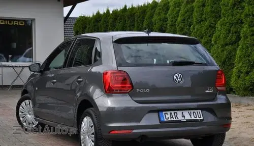 VOLKSWAGEN Polo 