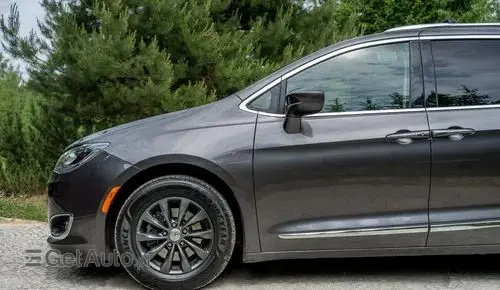 CHRYSLER Pacifica 