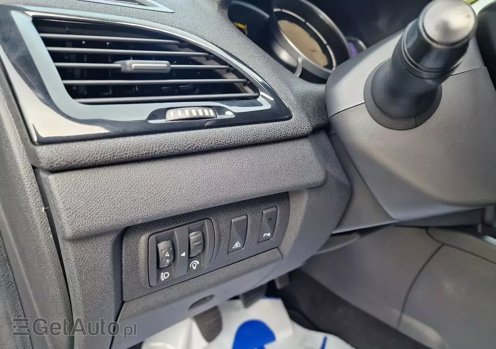 RENAULT Megane 1.6 16V 100 TomTom Edition