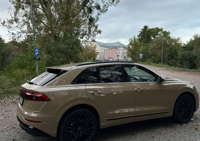 AUDI SQ8 