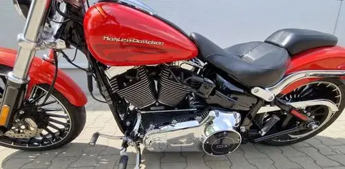 HARLEY-DAVIDSON FXSB Breakout 