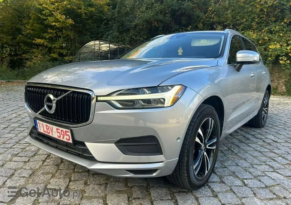 VOLVO XC 60 T6 AWD Momentum