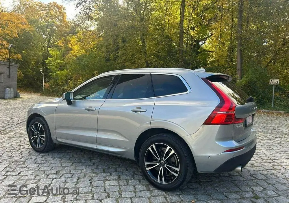 VOLVO XC 60 T6 AWD Momentum