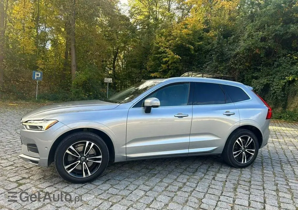 VOLVO XC 60 T6 AWD Momentum