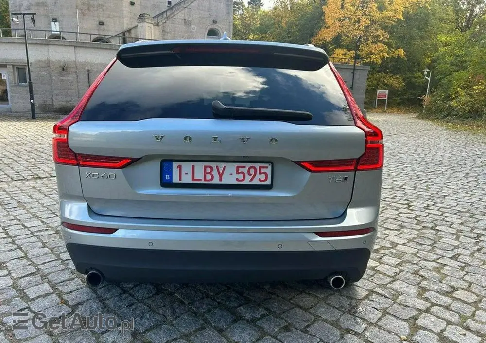VOLVO XC 60 T6 AWD Momentum