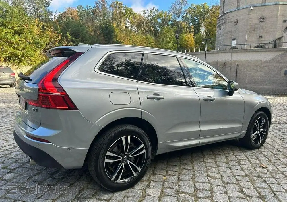 VOLVO XC 60 T6 AWD Momentum