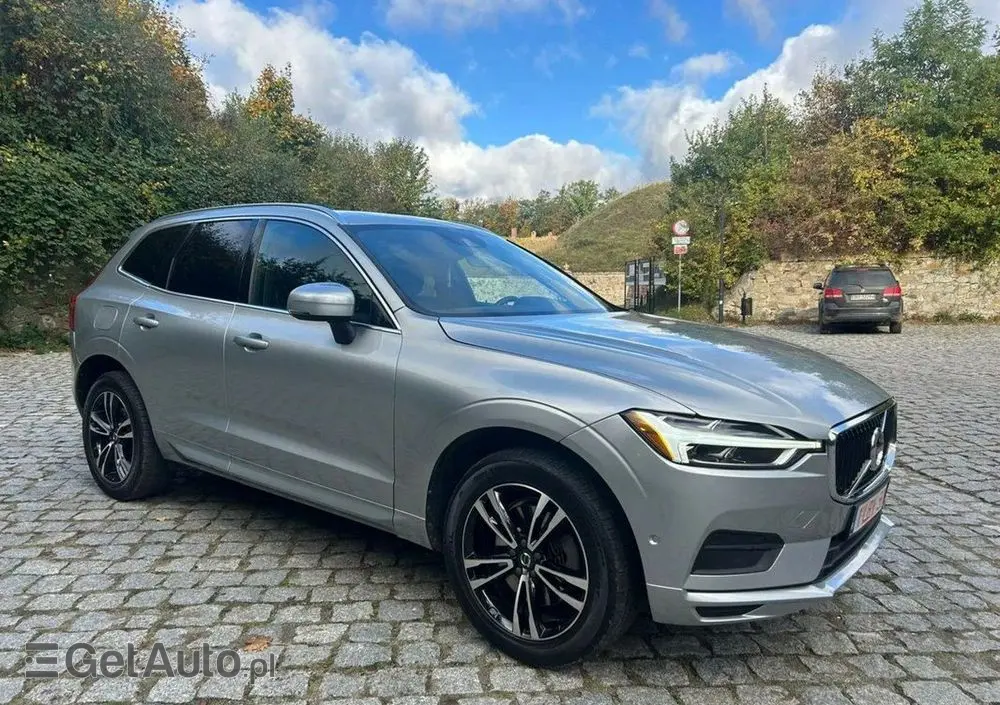 VOLVO XC 60 T6 AWD Momentum