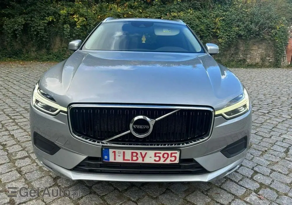 VOLVO XC 60 T6 AWD Momentum