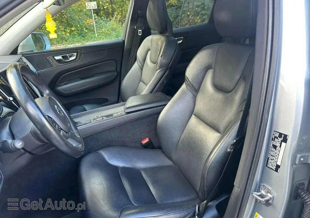 VOLVO XC 60 T6 AWD Momentum