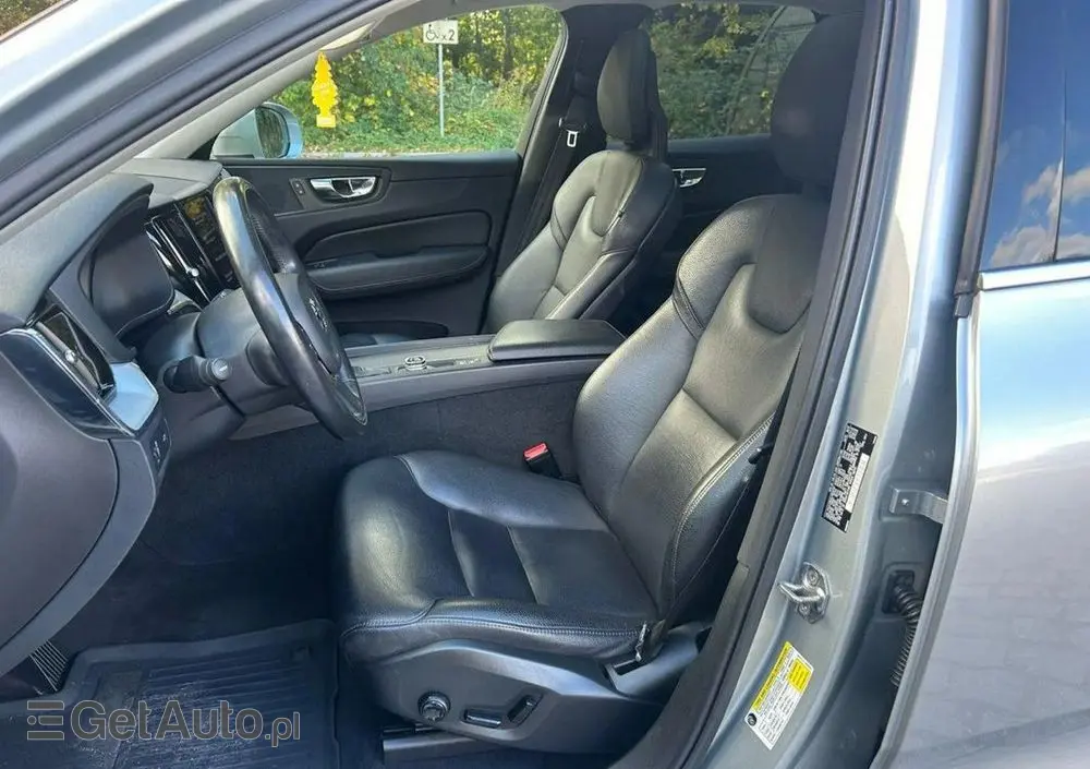 VOLVO XC 60 T6 AWD Momentum