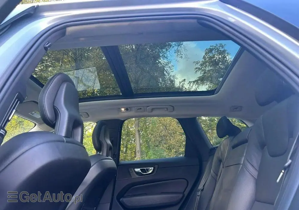 VOLVO XC 60 T6 AWD Momentum