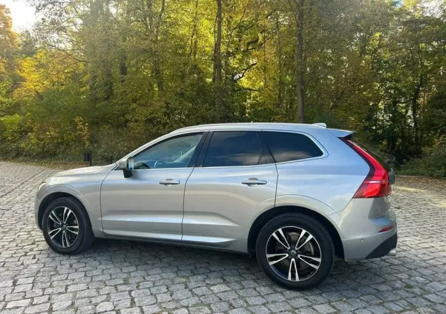 VOLVO XC 60 T6 AWD Momentum