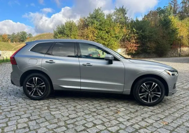VOLVO XC 60 T6 AWD Momentum