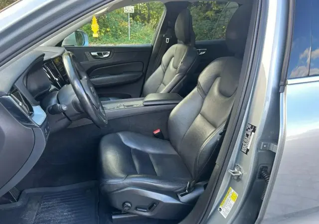 VOLVO XC 60 T6 AWD Momentum