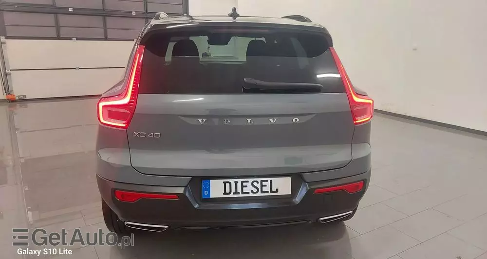 VOLVO XC 40 D3 R-Design