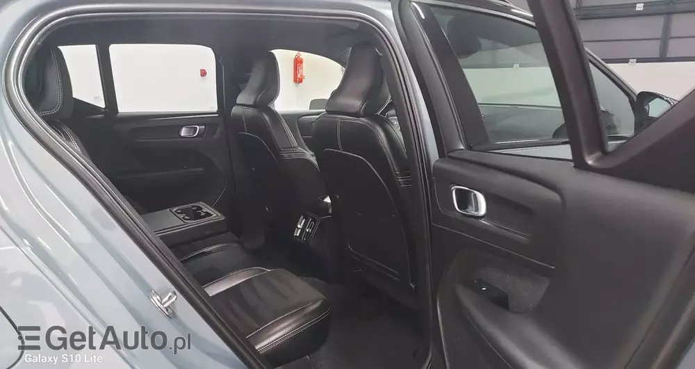 VOLVO XC 40 D3 R-Design