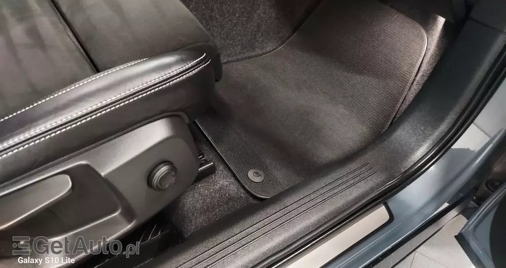 VOLVO XC 40 D3 R-Design