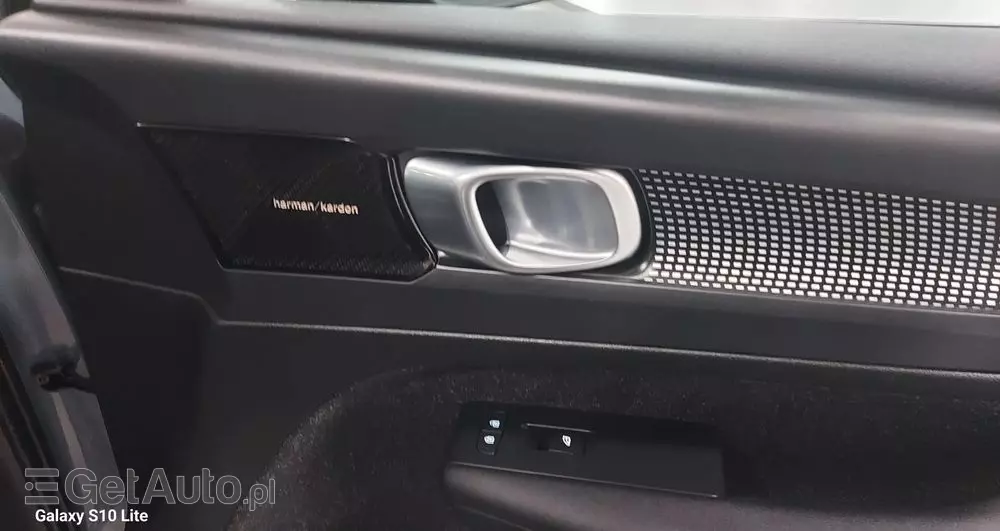 VOLVO XC 40 D3 R-Design