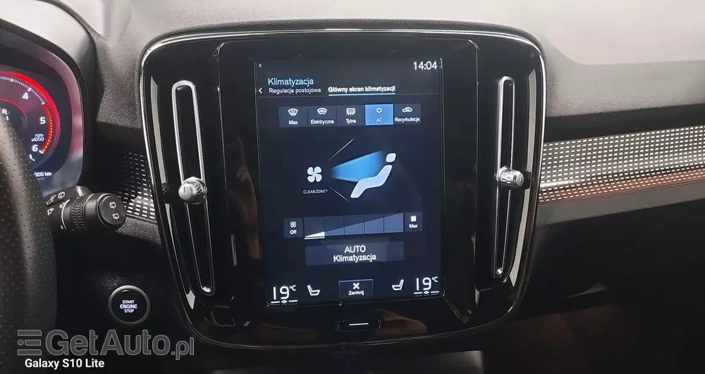 VOLVO XC 40 D3 R-Design