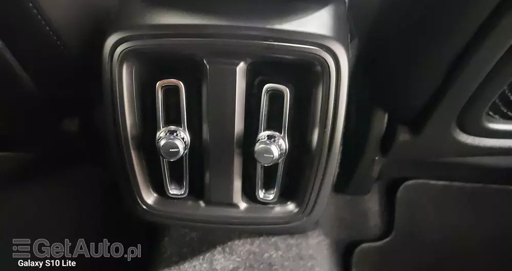 VOLVO XC 40 D3 R-Design