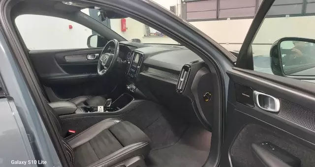 VOLVO XC 40 D3 R-Design