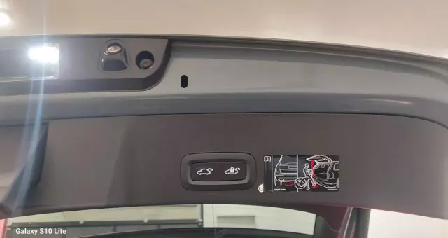 VOLVO XC 40 D3 R-Design