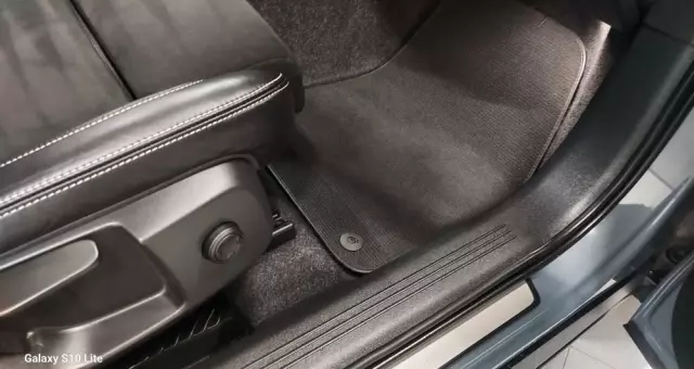 VOLVO XC 40 D3 R-Design