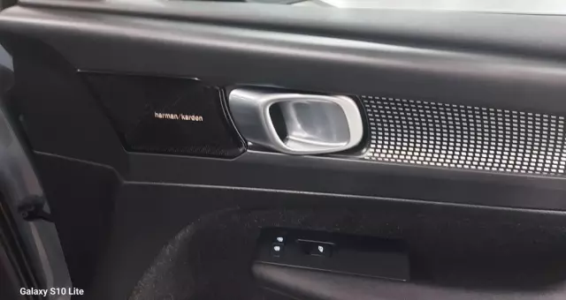 VOLVO XC 40 D3 R-Design