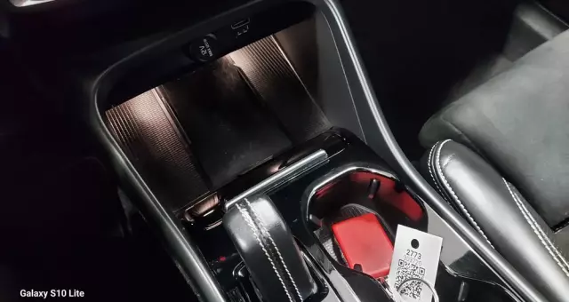 VOLVO XC 40 D3 R-Design