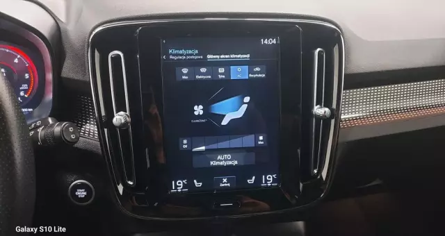 VOLVO XC 40 D3 R-Design