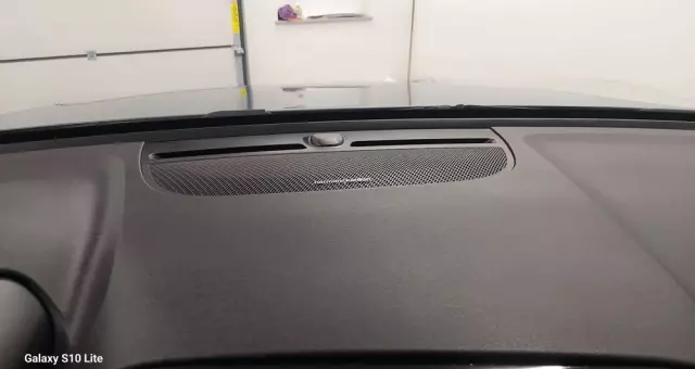 VOLVO XC 40 D3 R-Design