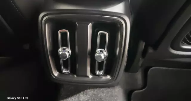 VOLVO XC 40 D3 R-Design