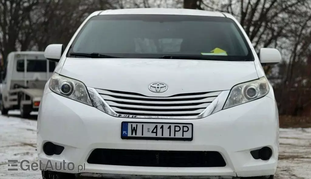 TOYOTA Sienna 
