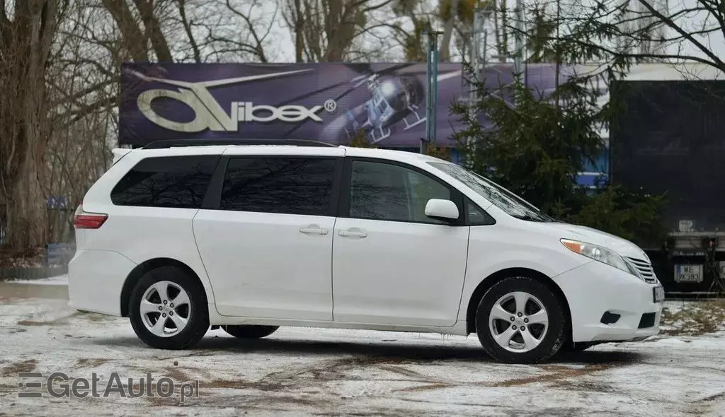 TOYOTA Sienna 