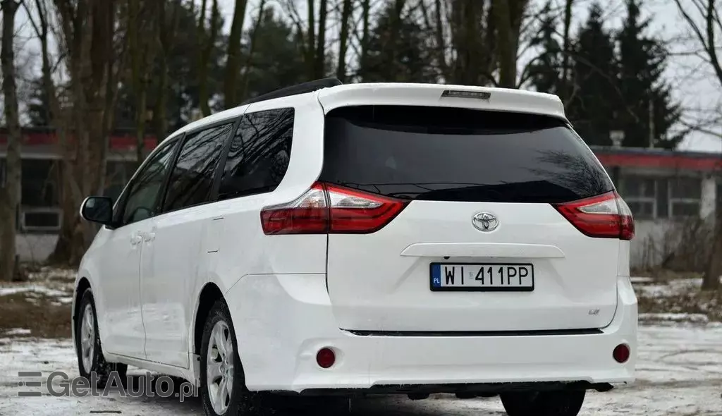 TOYOTA Sienna 